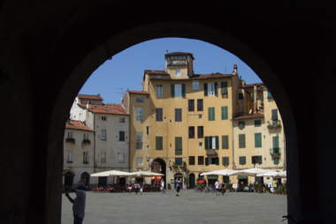   - Lucca 